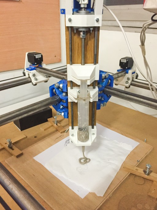 Impression 3D céramique Extrusion d'argile. Mostly Printed CNC.